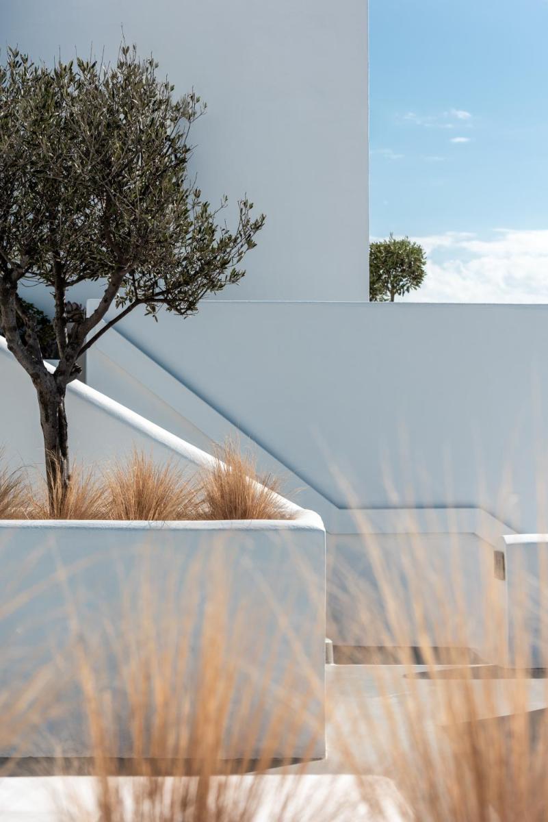Grace Hotel, Auberge Collection